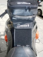 von hinten - Fahrer-Ansicht. Der Tankrucksack ist festgeklettet.