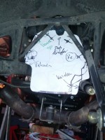 Der Spritzschutz ist nicht symmetrisch, wg. der Kardanwelle rechts. <br />Das Schnittmuster wurde auf einer Weihnachtsgeschenk-Verpackung aufgemalt.... Recycling!