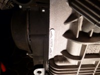 Übergang Motor (alter Kräusellack) Stirndeckel (neuer Lack)